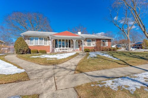 500 Corrinthia Dr, Elk Grove Vlg, IL 60007-4414