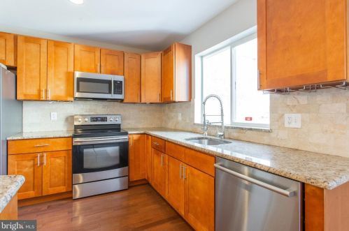 1704 4 St, Philadelphia PA 19133-3230 exterior