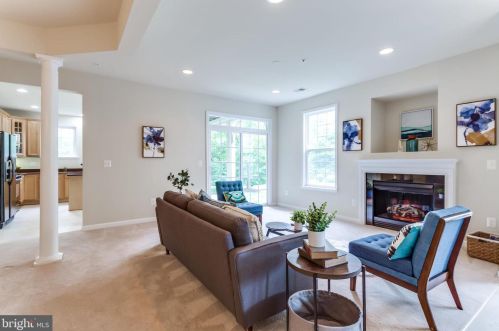 13820 Greendale Dr, Woodbridge, VA 22191-1481