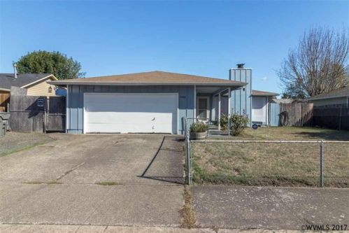 3306 Columbine St, Lebanon OR  97355-1582 exterior