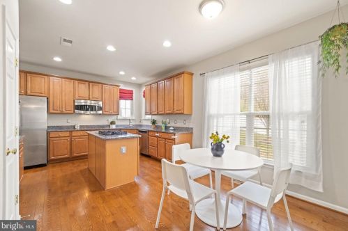 18799 Pier Trail Dr, Triangle VA  22172-2351 exterior
