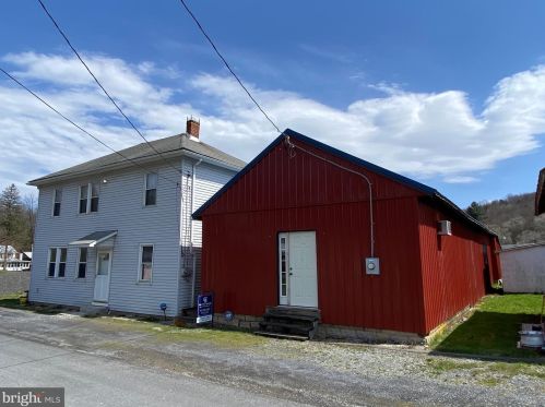 66 Main St, Maysville, WV 26833-8009
