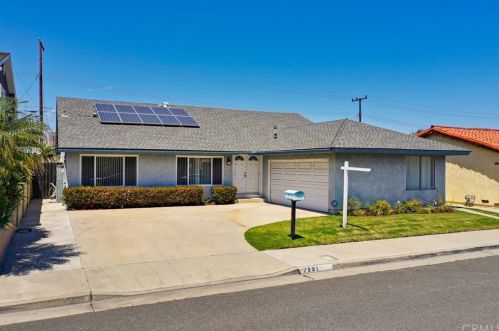 7091 Nimrod Dr, Huntington Beach, CA 92647-6220