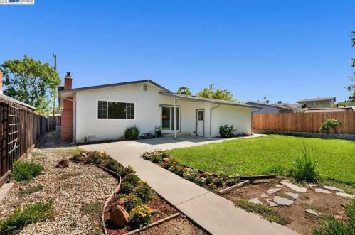 16 Temple Ct, Pacheco, CA 94553-5050