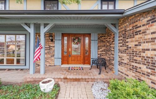 893 Saxon Pl, Buffalo Grove, IL 60089-4329