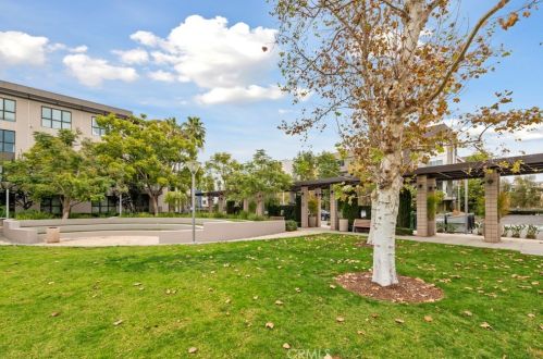 543 Rockefeller, Irvine CA  92612-7175 exterior