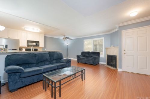 7035 Woodley Ave, Van Nuys CA  91406-3948 exterior