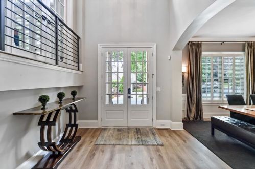 800 Lake Summit Dr, Atlanta GA  30342-1975 exterior