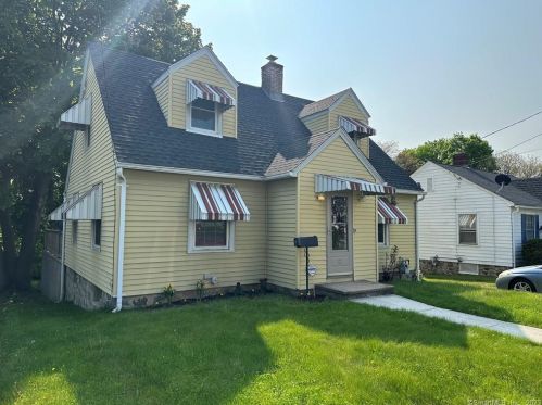 82 Monroe Ave, Waterbury, CT 06705-1417