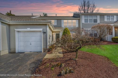 93 Aspen Ln, East Freehold, NJ 07728-4133