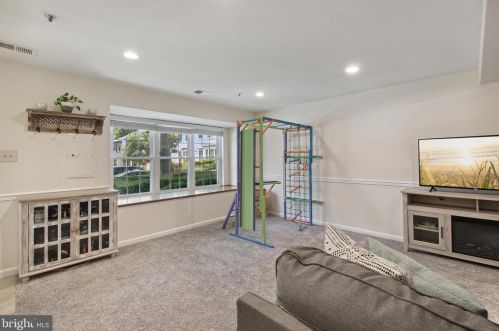 3305 Sea Prt Way, Silver Spring MD 20902-2200 exterior