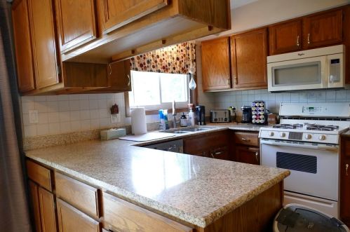 2660 Rolling Meadows Dr, Naperville IL  60564-8501 exterior