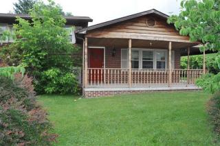 328 Gray St, Covington, VA 24426-2110