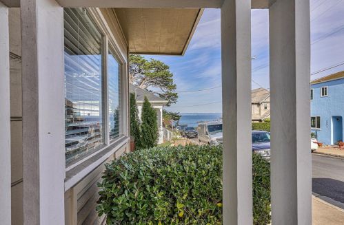 114 9th St, Del Monte Park, CA 93950-2911