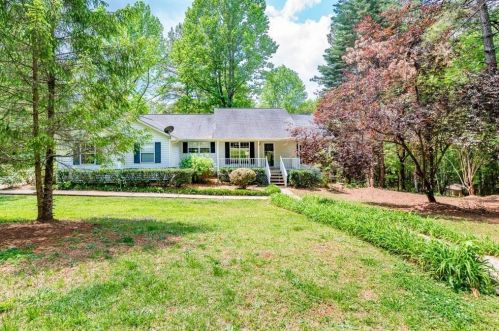 4 Lakeside Dr, Cleveland, GA 30528-2364