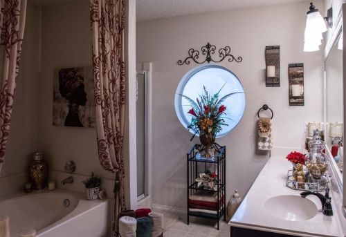 1821 Canterbury Cir, Fort Worth TX  76112-4001 exterior
