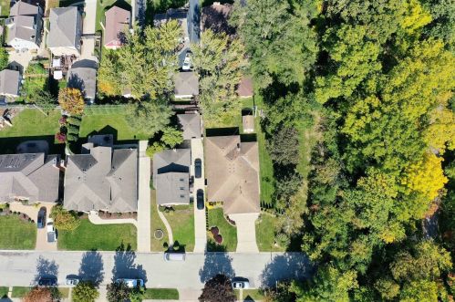 6906 Jarvis Ave, Niles IL  60714-4016 exterior