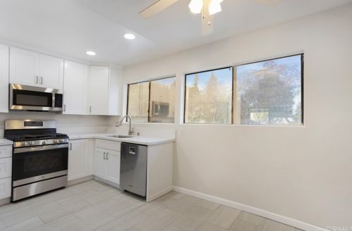 112 Streamwood, Irvine CA  92620-1939 exterior