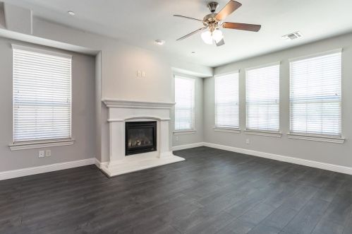 2717 Troutt Dr, Carrollton TX  75010-4255 exterior