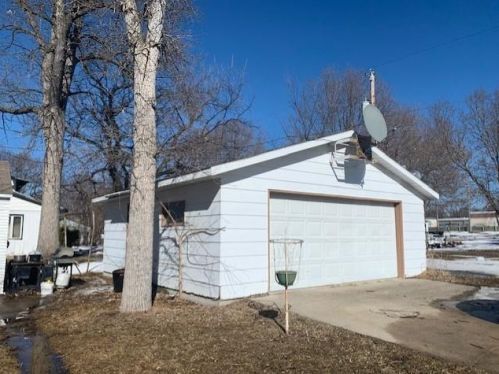 150 Miles St, Appleton, MN 56208-1317