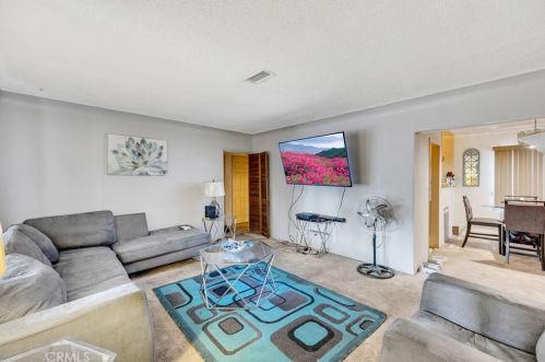 445 Mariposa St, Altadena, CA 91001-2206