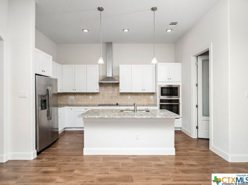 586 Carriage House, Spring Branch TX  78070-4983 exterior