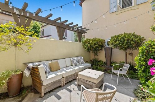 74 Bower Tree, Irvine CA  92603-0104 exterior