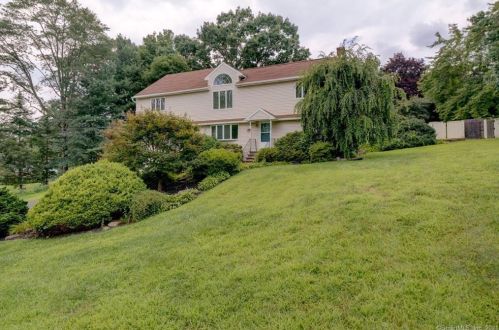 73 White Oak Ln, Waterbury, CT 06705-1837
