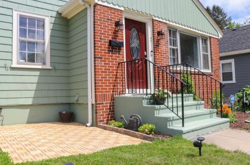 45 Wellesley Ave, Providence, RI 02911-2921