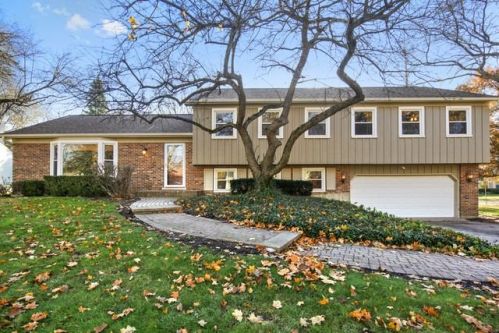 1724 Indian Trail Dr, Naperville, IL 60565-2745