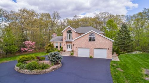 24 Lewis Rd, East Hampton, CT 06447-1549