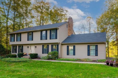 101 Wedgewood Rd, Southington, CT 06489-2850