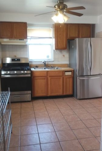 8513 Kingston Ave, Chicago, IL 60617-2438