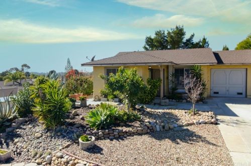 1389 Casper St, Oceanside, CA 92056-2221