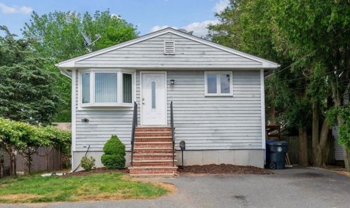 74 Thelma St, Providence, RI 02904-4561