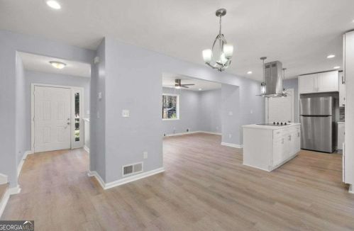 3225 Dogwood Dr, Atlanta GA  30344-3909 exterior