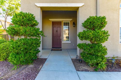 15200 Torrey Pines Cir, Sharon, CA 93610-7912