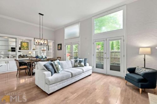 302 Brandywine Cir, Atlanta GA  30350-2002 exterior