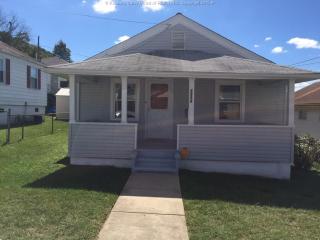 1334 13th St, Nitro, WV 25143-1830