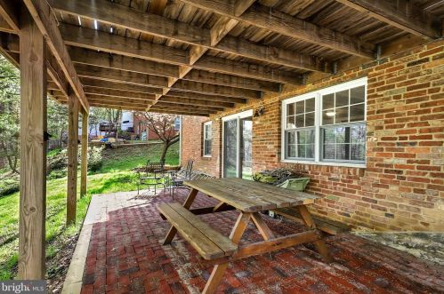 7122 Dalhouse St, Springfield VA  22151-3430 exterior