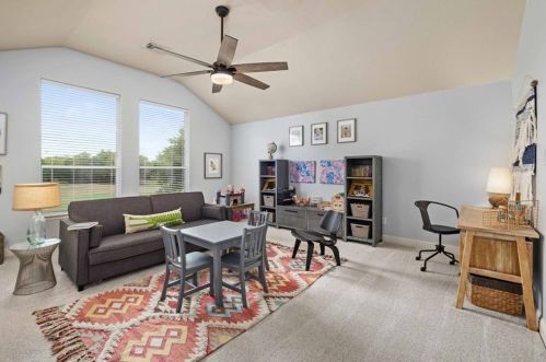 7904 Crandall Rd, Austin TX  78739-1910 exterior