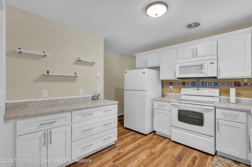 29 Molly Pitcher Blvd, Lakehurst, NJ 08759-1517