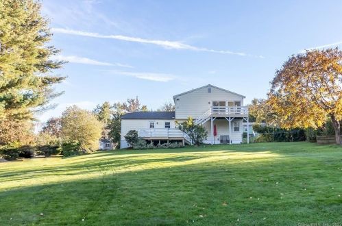 33 Camelot Dr, Upper Stepney CT  06468-2004 exterior