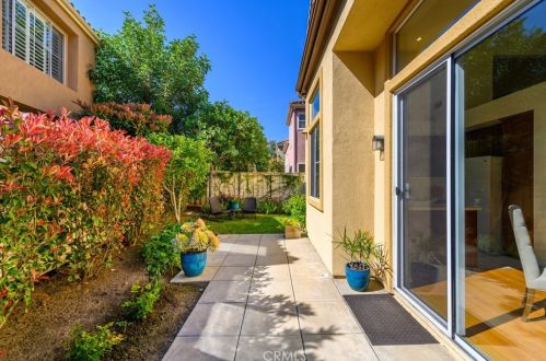 22 Del Ventura, Irvine CA  92606-8857 exterior