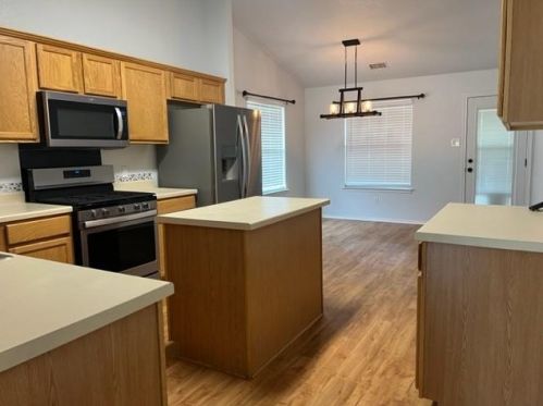 629 Sampson, Uhland TX  78640-5788 exterior