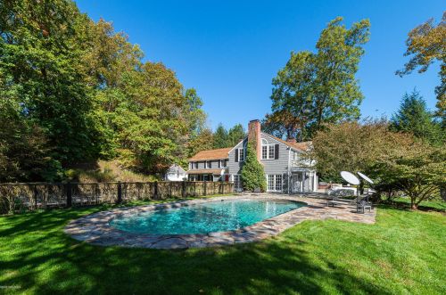 40 Pecksland Rd, Greenwich CT  06831-3738 exterior
