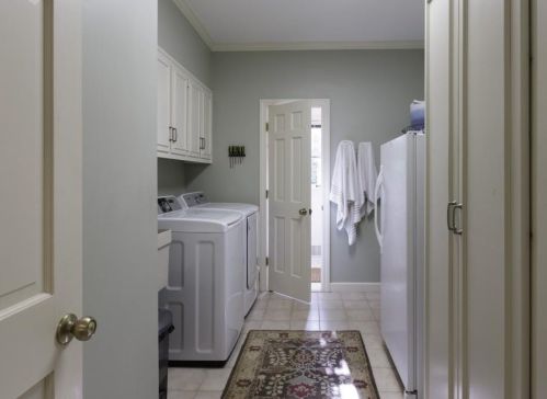 230 Cameron Rdg Dr, Atlanta GA  30328-4709 exterior