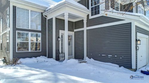 1136 Dorchester Ln, Hanover Park, IL 60103-5700