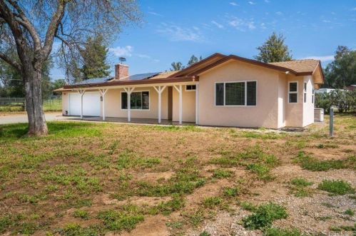1246 Cook St, Ramona, CA 92065-3212