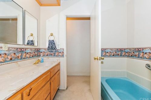 6322 Westview Dr, Riverside CA  92506-5322 exterior